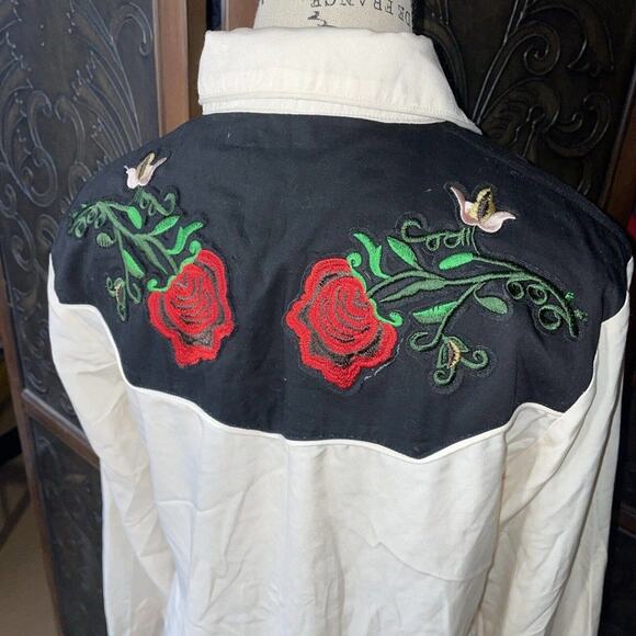 Giani Bernini Snap Button Women's Shirt / Blouse Embroidered With Rose's Size M - Picture 5 of 8